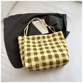 Bolso tote de lona a cuadros amarillo y verde oliva con etiqueta y correas de hombro - Amarillo
