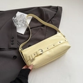 Bolso de hombro minimalista amarillo crema para mujer con detalle de hebilla plateada - Amarillo