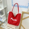 Detalle del bolso tote de lona roja con estampado blanco de París y correas anchas - Rojo