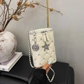 Elegante borsa a cilindro beige trapuntata con strass e tracolla a catena - Bianco Sporco