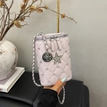 Mini borsa a tracolla trapuntata viola chiaro con strass argento e catena - Rosa
