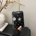 Borsa a cilindro nera trapuntata con stella di strass e tracolla a catena - Nero