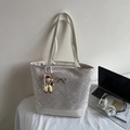 Borsa tote crema con motivo jacquard, fiocco in metallo e ciondolo con perle - Beige Con Ciondolo