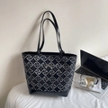 Borsa tote nera con motivi geometrici argento e fiocco in metallo, stile professionale - Nero senza Ciondolo