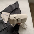 Borsa sottobraccio bianco crema con doppie fibbie argento e finitura in pelle - Bianco