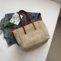 Beige gehäkelte Stroh-Tote-Bag mit dunkelbraunen Lederriemen für den Sommer am Strand - Ohne Anhänger / Weiß