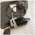 Sac à bandoulière noir vintage avec bordure en dentelle blanche et détail de nœud chic - Noir