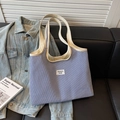 Minimalistische blau-weiß gestreifte Canvas-Einkaufstasche mit eleganten Ledergriffen - Blau