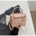 Elegante borsa a mano quadrata rosa nude con tracolla e doppie cerniere dorate - Rosa Senza Ciondolo