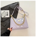 Bolso tipo cubo acolchado lila claro con cadena dorada y acabado en cuero de lavanda - Morado