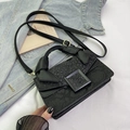 Sac bandoulière chic noir texture serpent avec grande boucle et poignée nouée - Noir