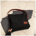 Sac fourre-tout noir minimaliste avec bandoulière en cuir marron pour le quotidien - Noir