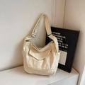 Minimalistische beige Umhängetasche aus Canvas mit Vordertasche und breitem Gurt - Gebrochenes Weiß