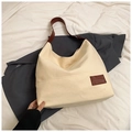 Sac fourre-tout en toile beige avec bandoulière réglable en cuir marron et logo latéral - Blanc