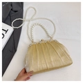 Elegante borsa da sera color champagne con tessuto a pieghe e tracolle di perle - Oro