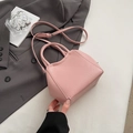 Sac seau rose en cuir grainé avec détails argentés et bandoulière réglable - Rose Sans Pendentif
