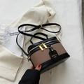 Bolso caja vintage en lona marrón y patchwork de cuero negro con detalles dorados - Negro