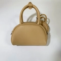Sac Boston beige avec texture litchi et deux poignées supérieures pour femmes - Jaune