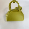 Sac à main vert lime en cuir texturé avec mini porte-monnaie rond et double fermeture - Vert