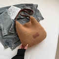 Braune handgewebte Baumwolltasche mit verstellbaren Lederriemen und lässigem Design - Khaki