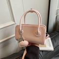 Bolso bowling de PU rosa con colgante de corazón y correa de hombro ajustable - Rosa Claro Con Colgante