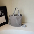 Bolso tote gris minimalista con asa superior y correa de hombro ajustable para mujer - Gris