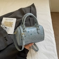 Bolso Boston azul claro con estampados de animales animados y correa de hombro ajustable - Azul