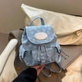 Hellblauer Canvas-Rucksack mit weißer Blumenstickerei und verstellbaren Trägern - Blau