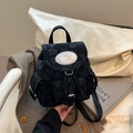 Modischer schwarzer Rucksack mit geprägter Textur und mehreren Taschen für die Freizeit - Schwarz