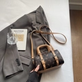 Borsa Boston classica con stampa monogramma orso e doppi manici per il trasporto - Caffè senza Ciondolo