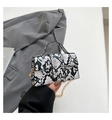 Mini borsa a mano con stampa a serpente e tracolla a catena a sfera dorata - Nero