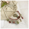 Detail der Boho-Webtasche mit bunten Quasten, Stickereien und Mandala-Anhänger - Bunt