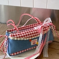Sac à main en jean bleu avec bordure vichy rouge et broderie cerise douce - Grille Rouge