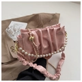 Elegante borsa a nuvola rosa a pieghe con tracolla di perle e catena dorata - Rosa