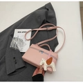 Bolso rosa chic con textura de lichi, colgante de pony y correa de hombro para mujer - Rosa Con Adorno