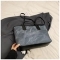 Blue marble texture tote bag with black leather straps and playful plush paws detail - No Pendant / Blue