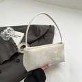 Elegante borsa a spalla bianco crema con trama in velluto minimalista e dettaglio logo - Bianco Sporco