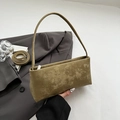 Borsa sottobraccio vintage verde oliva con trama opaca e tracolla lunga regolabile - Verde