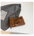 Sac fourre-tout marron brillant style punk avec œillets et rivets en métal - Marron