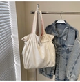 Borsa tote bianco sporco con trama a nido d'ape, interno rosa e coulisse laterali regolabili - Rosa Riso