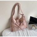 Sac hobo rose à grande capacité avec texture marbre et pendentif d'ours en peluche brun - Rose Avec Charme