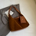 Sac hobo en daim marron avec pochette assortie et un design rétro élégant - Marron