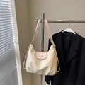 Schicke hobo-tasche aus beigem und rosa kunstleder mit langem schultergurt und magnetverschluss - Ohne Anhänger / Rosa