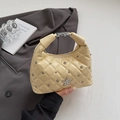 Borsa a tracolla trapuntata giallo crema con stella d'argento e dettagli con borchie - Giallo