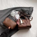 Set borsa a secchiello marrone con manico a foulard e dettagli in metallo oro - Set di Borse (Caffè) / Marrone
