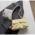 Sac à bandoulière plissé jaune pâle tendance en cuir verni brillant avec bride nouée - Jaune sans Pendentif