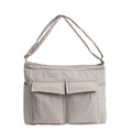Gesteppte beige große Schultertasche mit Frontklappentaschen und verstellbarem Gurt - Gebrochenes Weiß