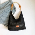 Handgefertigte schwarze Häkeltasche mit orangefarbenen Holzperlen und Innenfutter - Schwarz