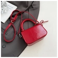 Piccola borsa in vernice rossa con manico di perline e dettagli argentati - Rosso