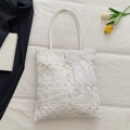 Sac fourre-tout en dentelle blanche avec broderie creuse, nœud en résille et perles - Style 3 (Avec Nœud Perlé Blanc)